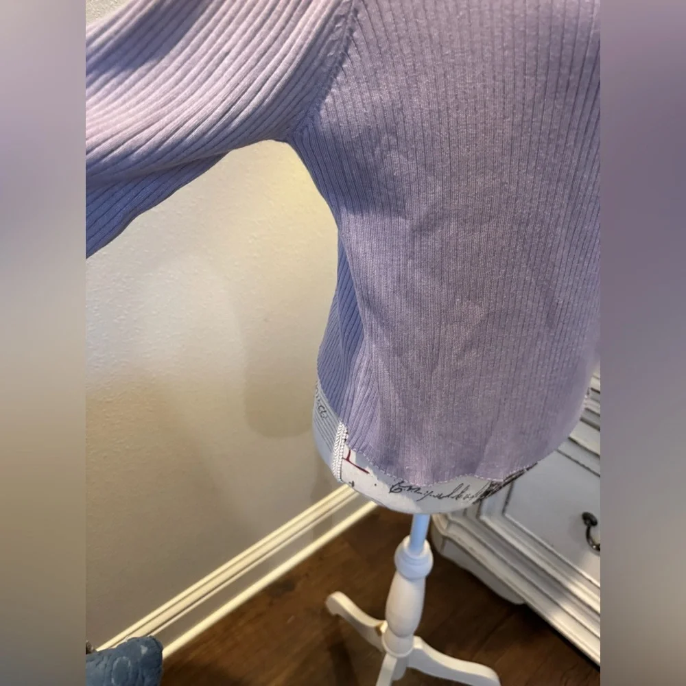 Lavender V-Neck Ribbed Sweater - Picture 7 of 9